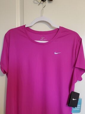 Nike Women's Short Sleeve Dri-FIT Tee in Bright Magenta-  NWT